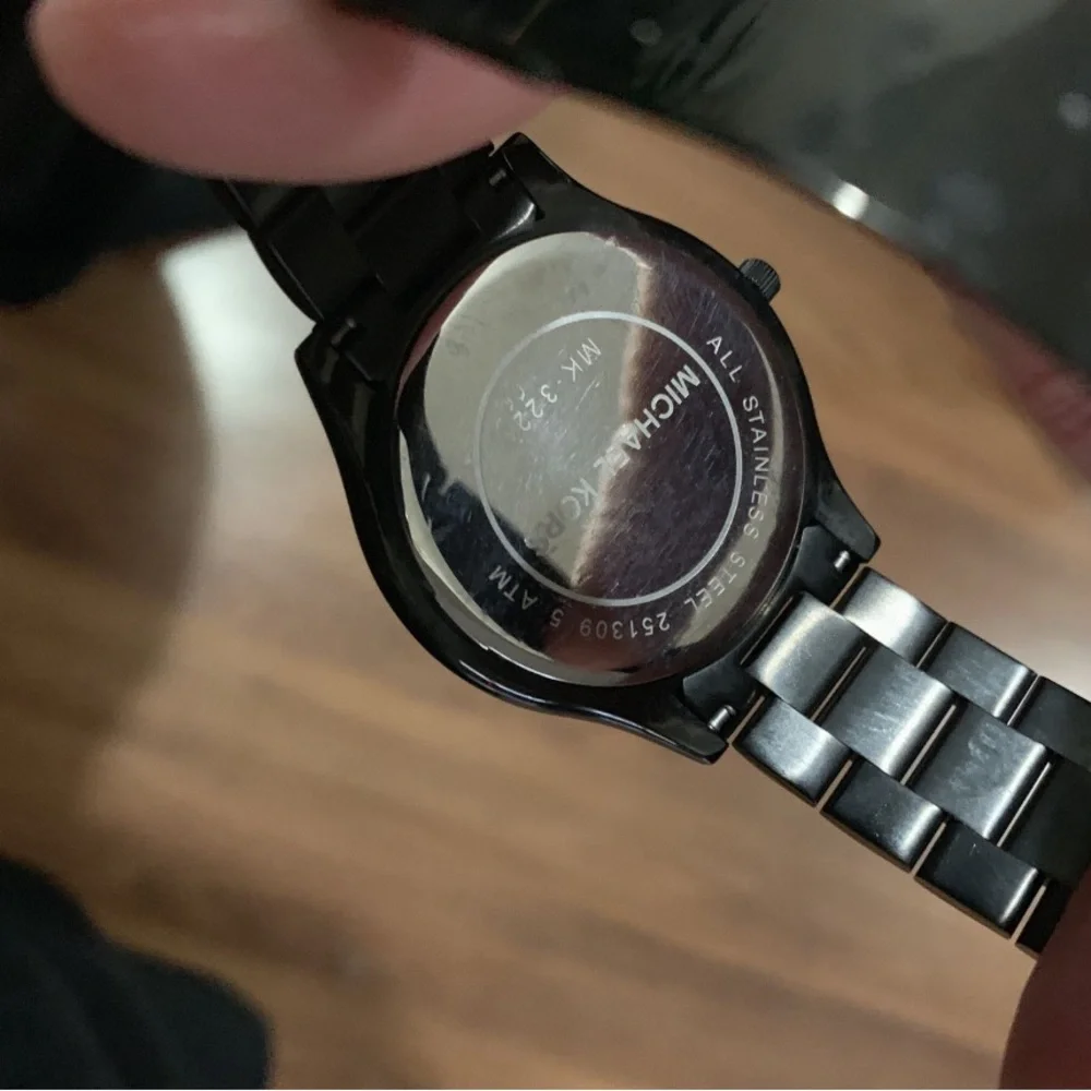 Michael Kors watch - Picture 3 of 3